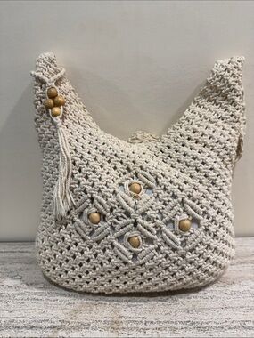 Handwoven Cream Macramé Shoulder Bag with Wooden Bead Accents